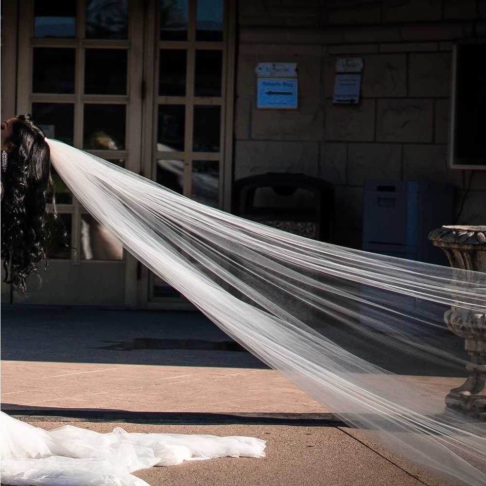 WHITE CLASSIC WEDDING VEIL